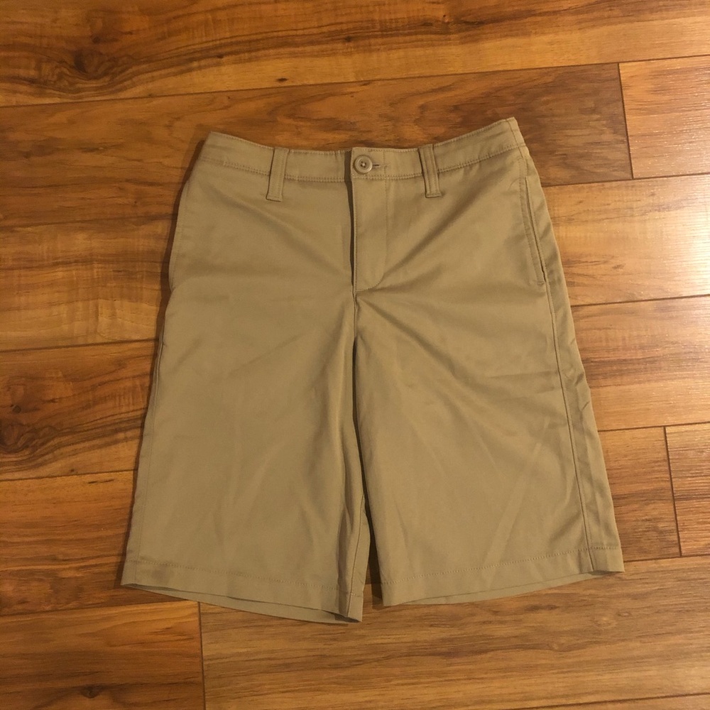 Boys Under Armour khaki shorts size 12